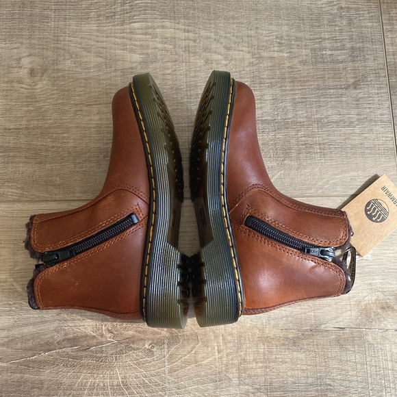 Dr. Martens lines Chelsea boot - Picture 2 of 6
